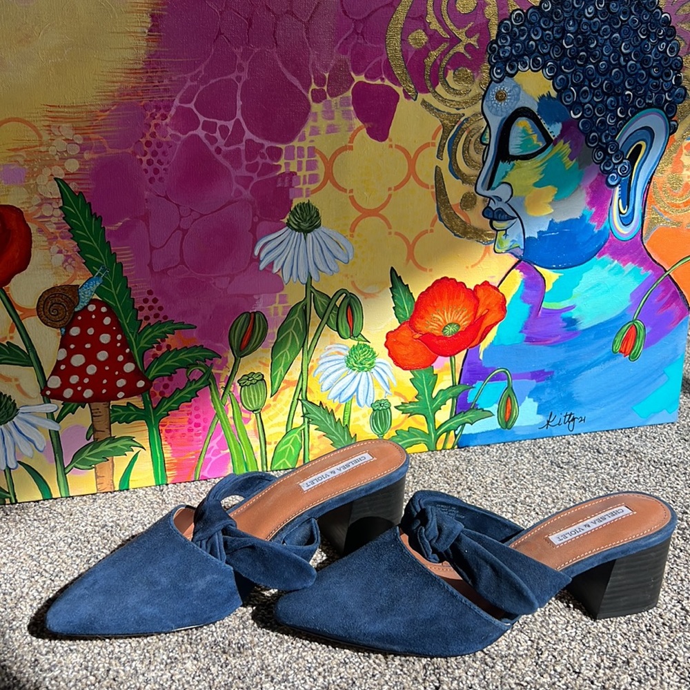 Chelsea & Violet Navy Blue Heels - Picture 3 of 6